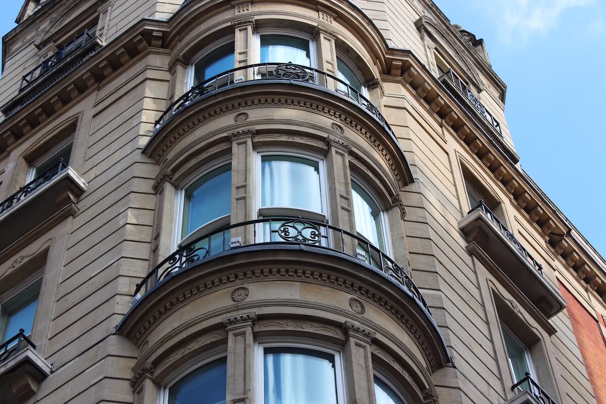 sash windows in Hans Crescent