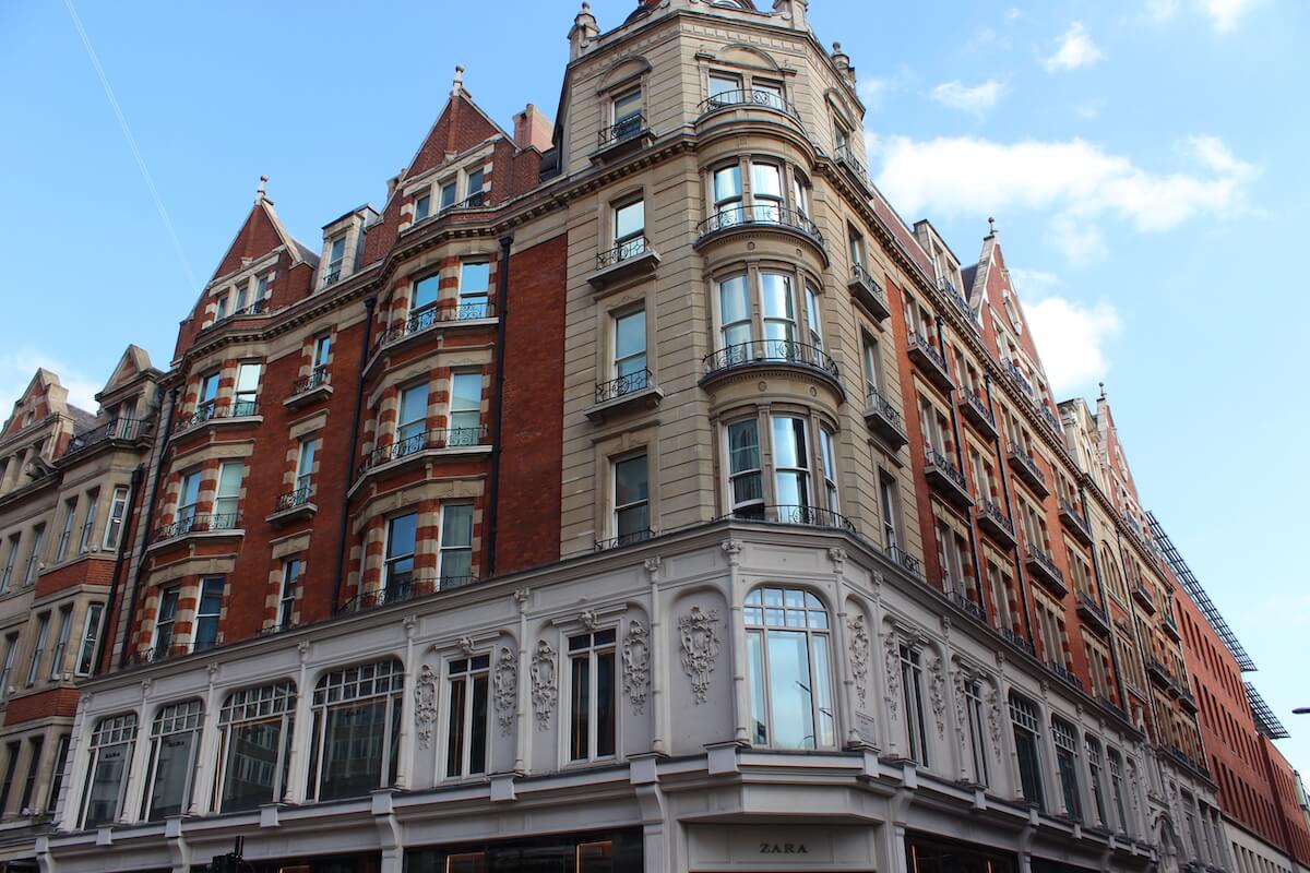 sash windows in Hans Crescent